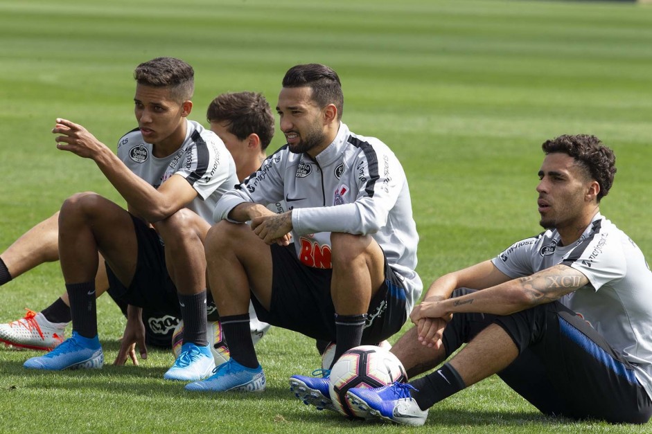Jogadores do Corinthians no ltimo treino preparatrio para embate contra o Fluminense