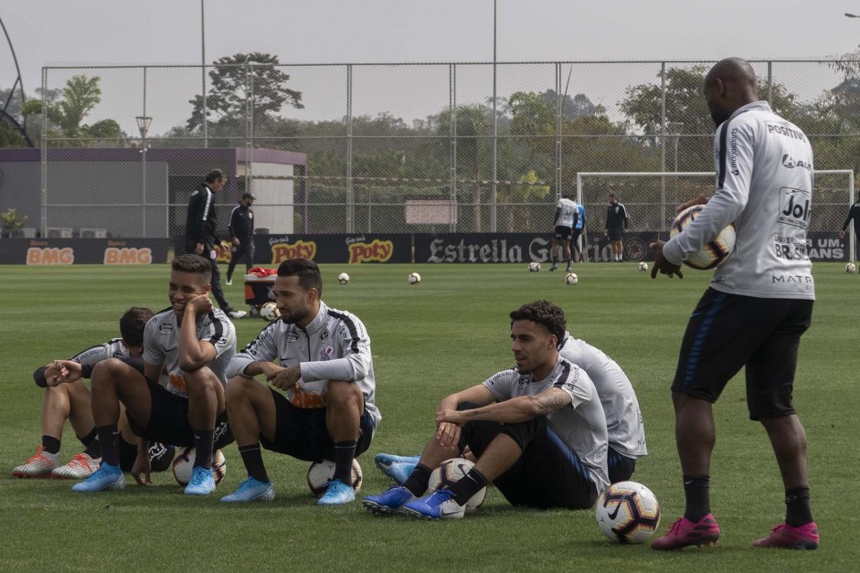 Jogadores do Corinthians no ltimo treino preparatrio para embate contra o Fluminense