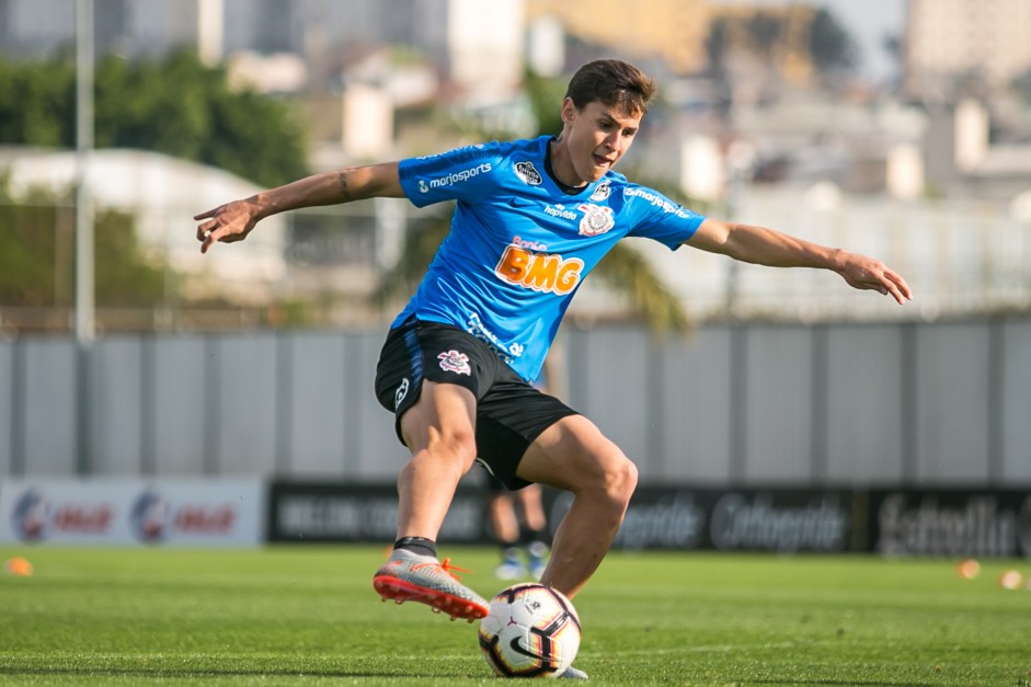 Meia Mateus Vital no treino preparatrio para duelo contra o Fluminense, pela Sul-Americana