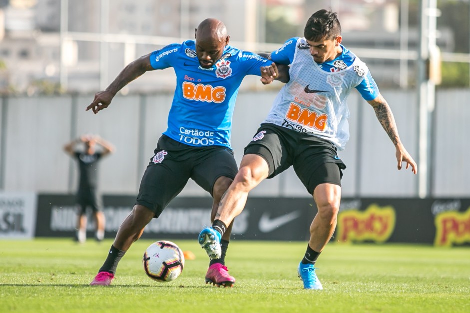 Vagner Love e Fagner no treino preparatrio para duelo contra o Fluminense, pela Sul-Americana