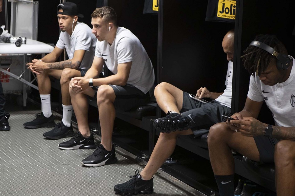 Jogadores no vestiário do Maracanã antes do jogo contra o Fluminense, pela Sul-Americana