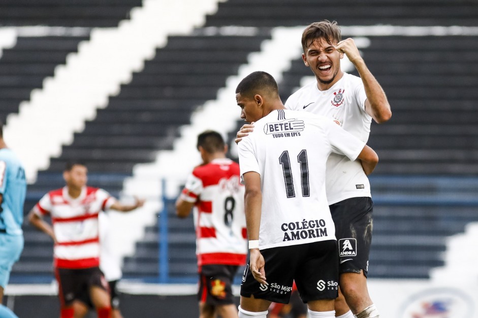 Joo Celeri no duelo contra o Linense, pelo Campeonato Paulista Sub-20