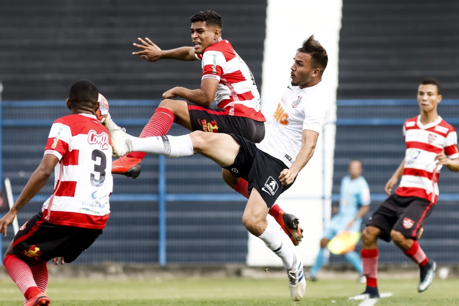 Joo Celeri no duelo contra o Linense, pelo Campeonato Paulista Sub-20