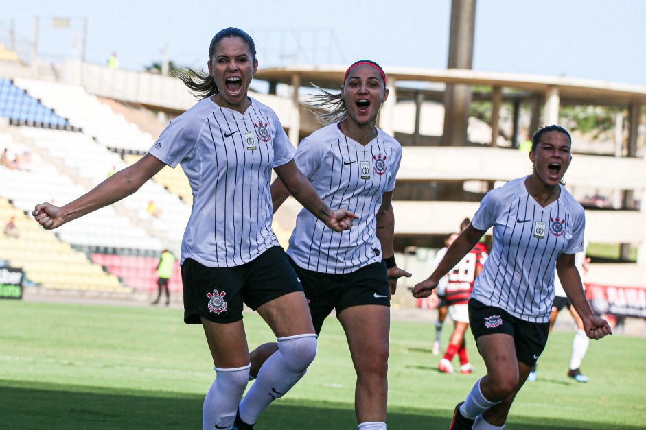 Erika, Crivelari e Tamires no duelo contra o Flamengo, pelo Brasileiro Feminino 2019