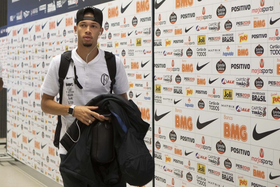 João Victor chega à Arena Corinthians para jogo contra o Ceará