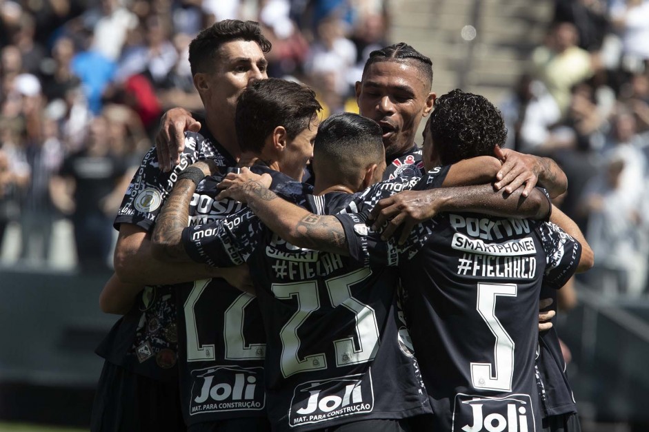 Jogadores do Corinthians comemorando gol do Timo contra o Cear
