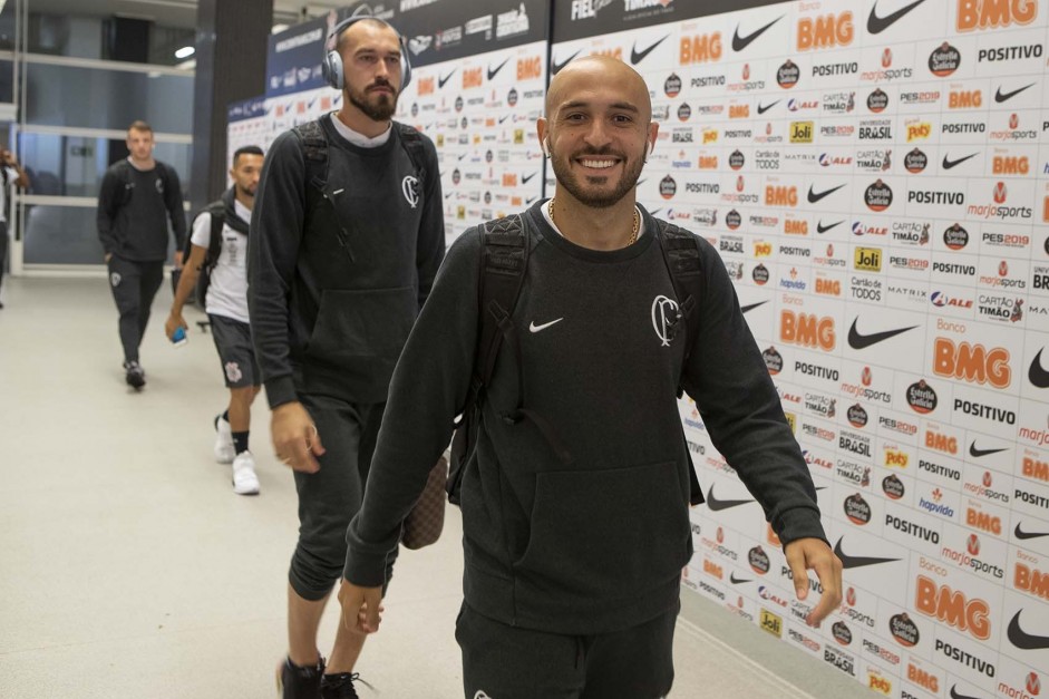 Rgis e Walter chegam  Arena Corinthians para jogo contra o Cear