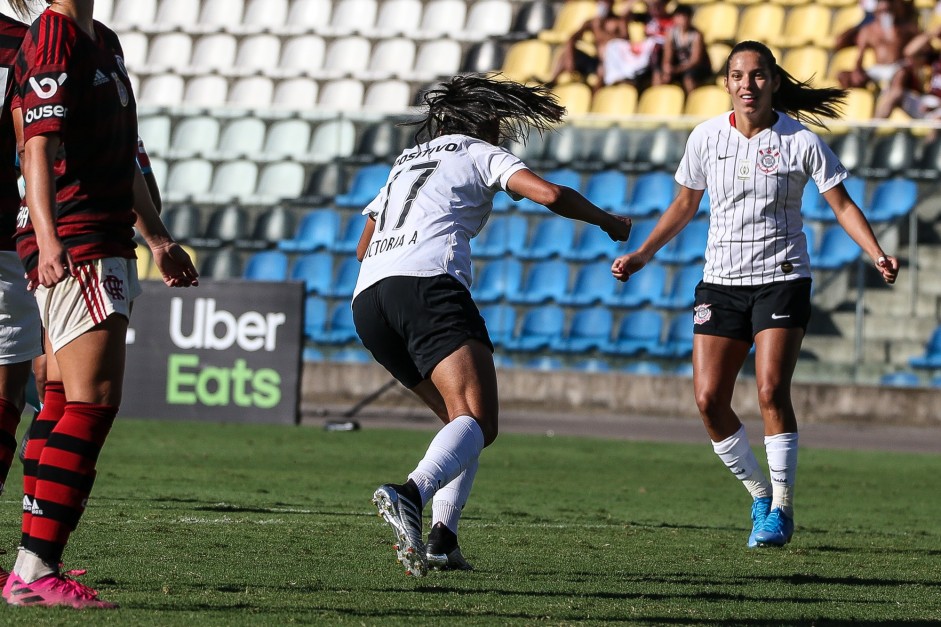 Victria e Millene no duelo contra o Flamengo, pelo Brasileiro Feminino 2019