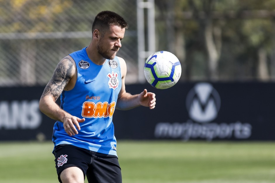 Ramiro tem poucas chances de reforar o Corinthians contra o Guaran-PAR, na quarta-feira