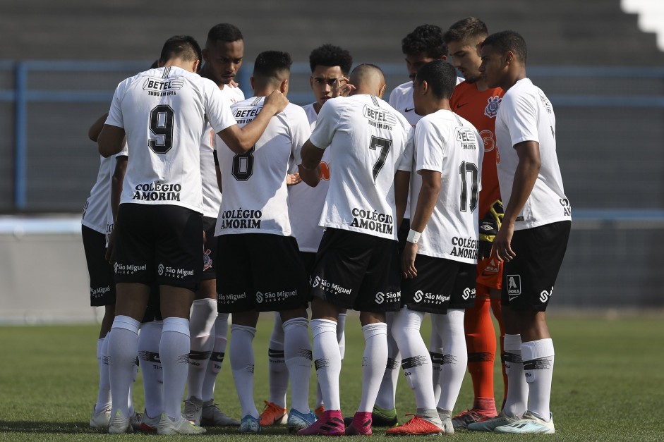 Jogadores do Corinthians Sub-20 durante vitria contra o Botafogo, pelo Paulista
