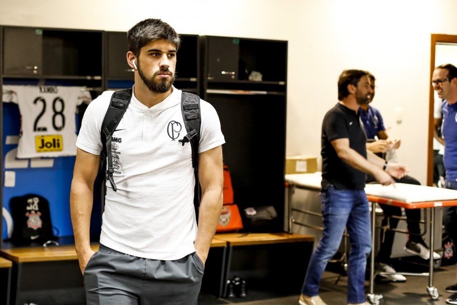 Bruno Mndez no vestirio do Man Garrincha antes do jogo contra o Fluminense