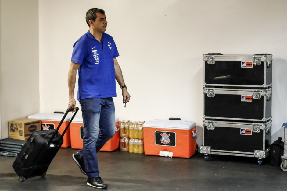 Carille no vestirio do Man Garrincha antes do jogo contra o Fluminense