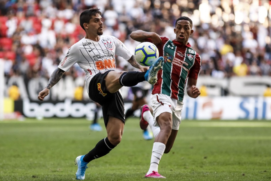Fagner no jogo contra o Fluminense, pelo Brasileirão, no Mané Garrincha