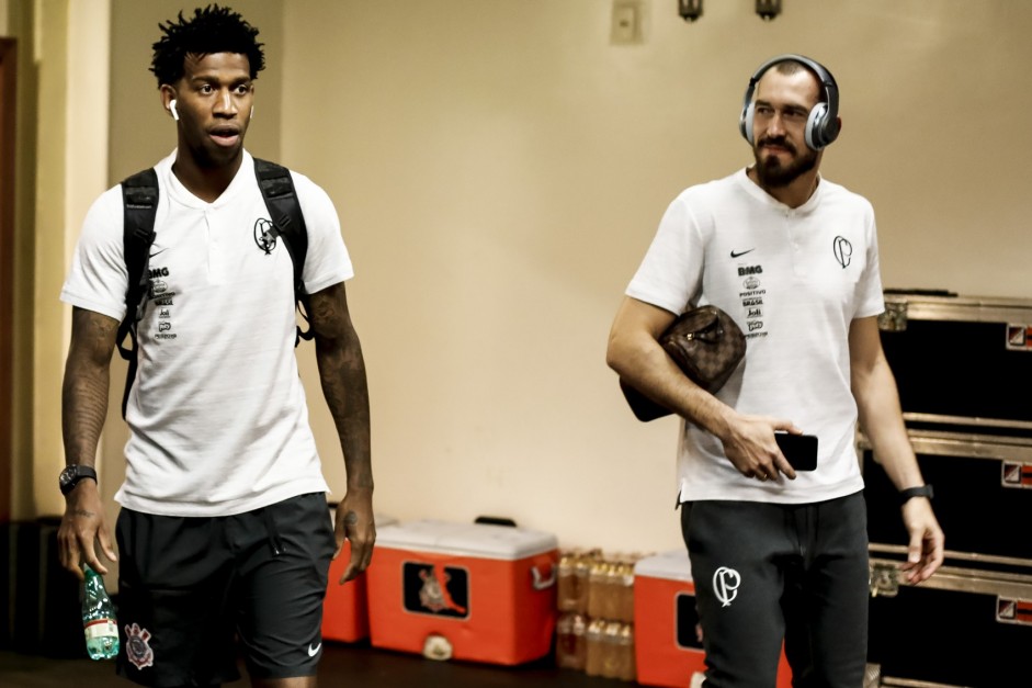 Gil e Walter no vestirio do Man Garrincha antes do jogo contra o Fluminense