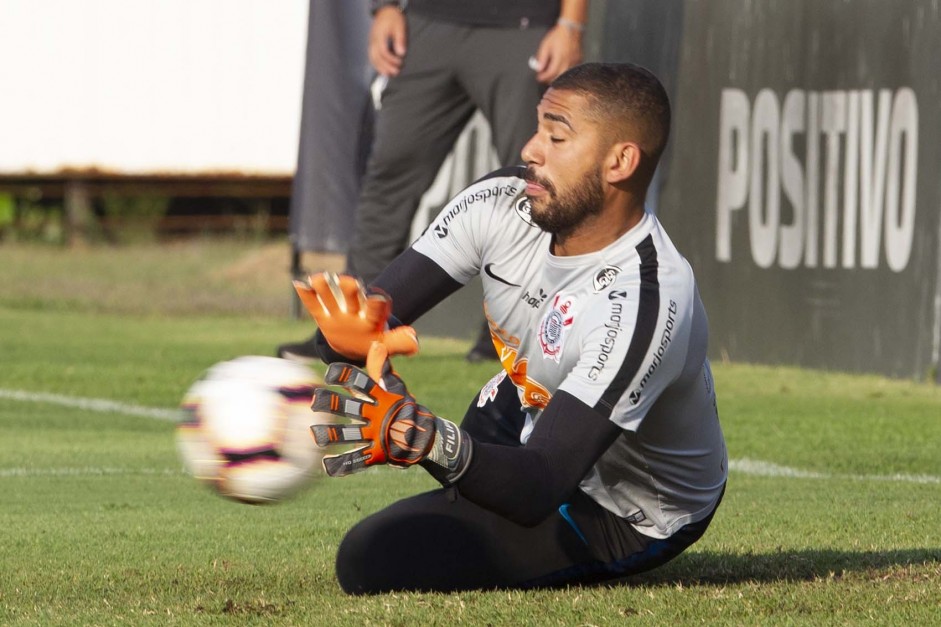 Goleiro Diego volta aos treinos nesta segunda-feira para enfrentar o Del Valle