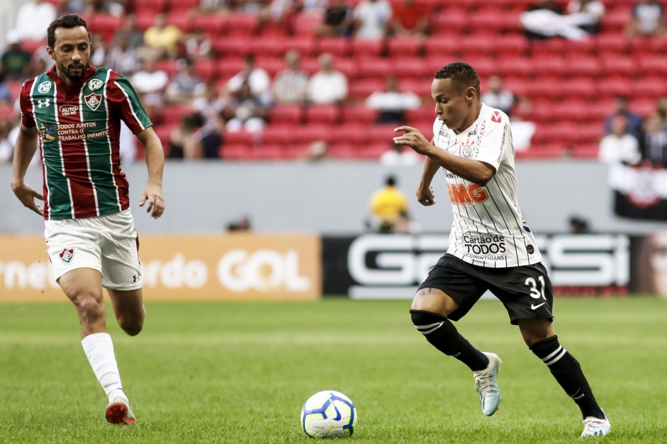 Menino Janderson no jogo contra o Fluminense, pelo Brasileiro, no Man Garrincha