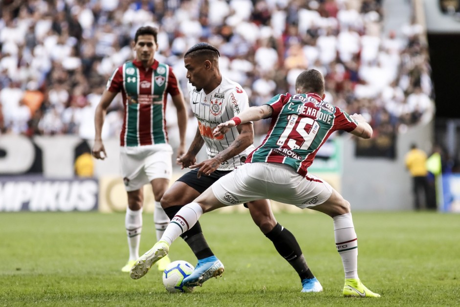 Urso no jogo contra o Fluminense, pelo Brasileiro, no Man Garrincha