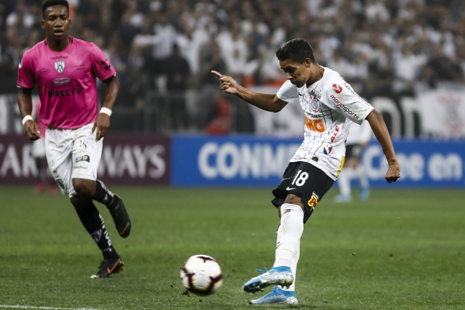 Pedrinho no embate contra o Del Valle, pela Copa Sul-Americana, na Arena Corinthians