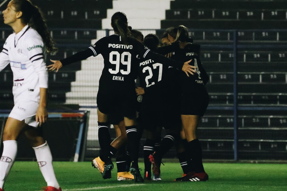 Meninas do Corinthians durante jogo contra a Ferroviria, pela semifinal do Paulista Feminino
