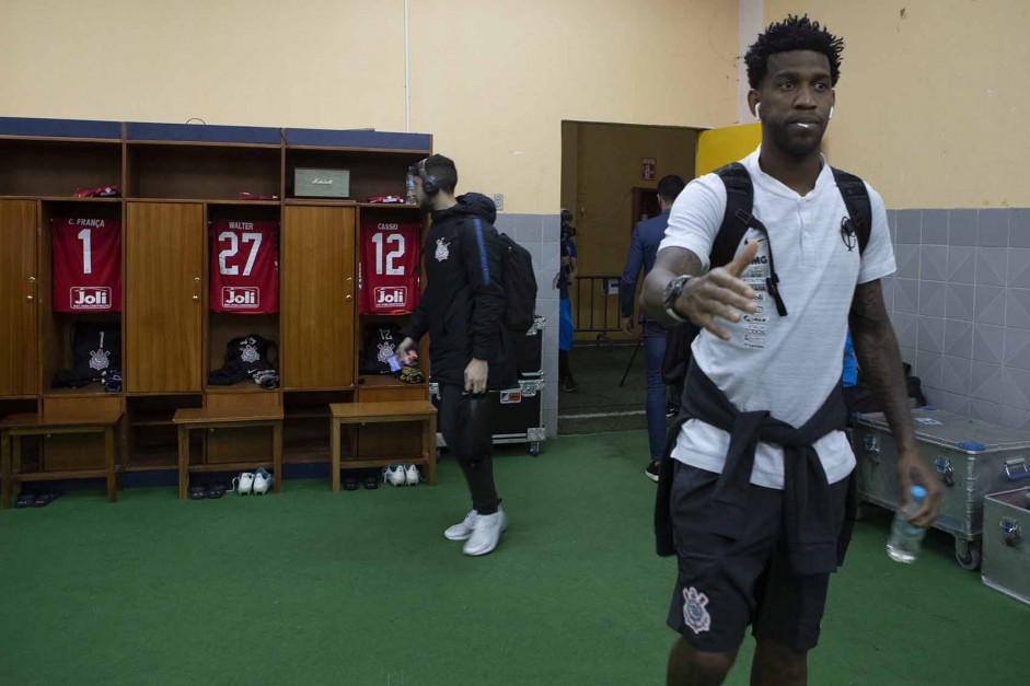 Gil antes do jogo contra o Del Valle, pela Sul-Americana