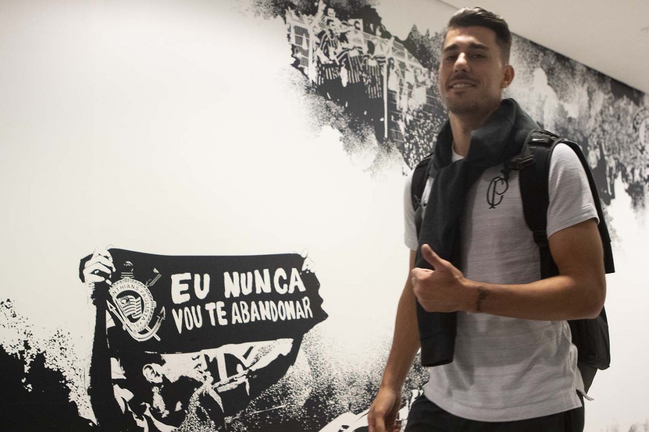 Avelar chega  Arena Corinthians para duelo contra o Vasco, pelo Brasileiro