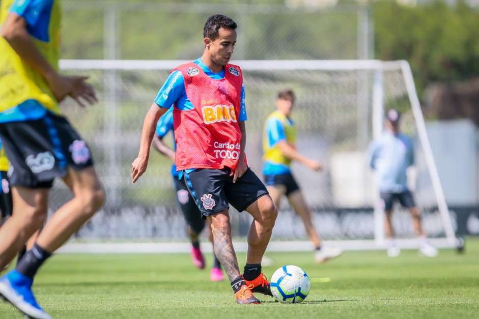 Meia Jadson atuou em 245 partidas com a camisa do Corinthians