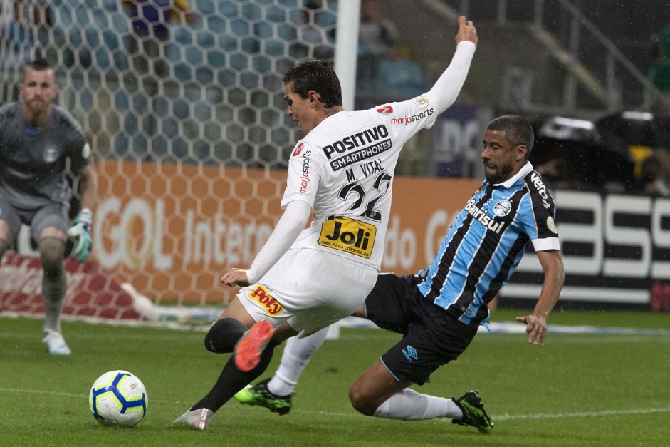 Mateus Vital durante jogo contra o Grmio, pelo Campeonato Brasileiro