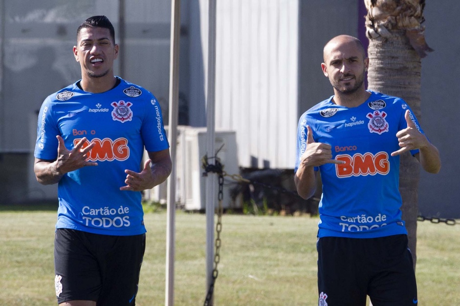 Meias Ralf e Rgis no ltimo treino antes do jogo contar a Chapecoense, pelo Brasileiro