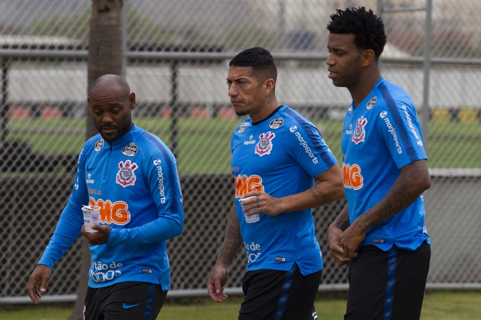 Love, Ralf e Gil no treinamento desta segunda-feira no CT Joaquim Grava