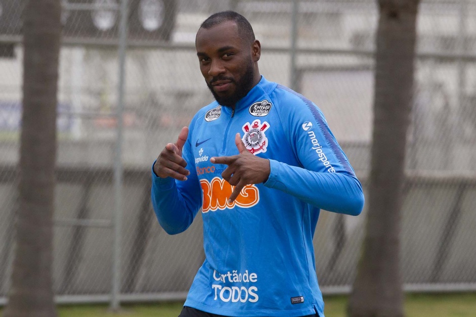 Zagueiro superou as crticas e se firmou no time titular do Corinthians