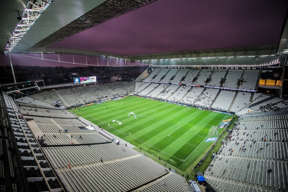 Arena Corinthians bem vazia minutos antes do jogo contra o Athletico-PR
