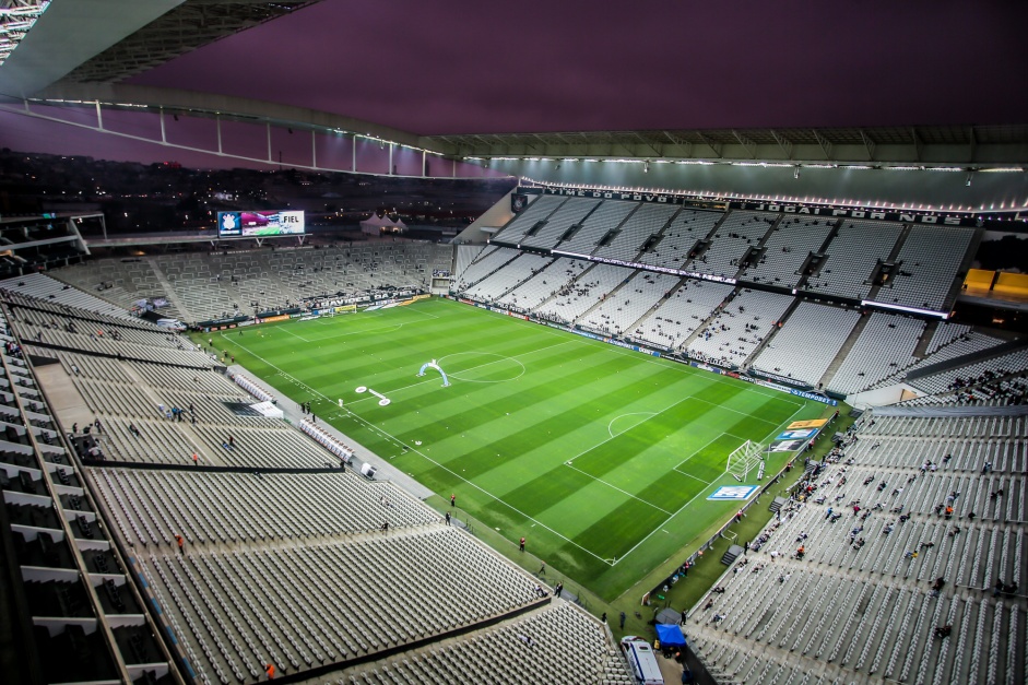 Arena Corinthians quase sem público momentos antes do jogo contra o Athletico-PR