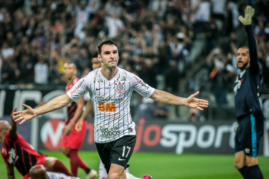 Boselli comemora seu gol contra o Athletico-PR, na Arena Corinthians