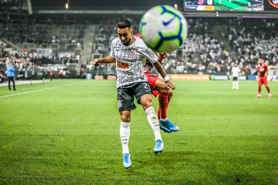 Clayson no duelo contra o Athletico-PR, pelo Brasileiro, na Arena Corinthians