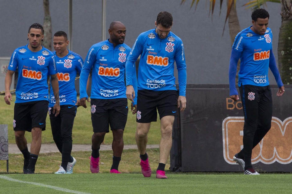 Gabriel, Love e Boselli no último treino antes de enfrentar o Athletico-PR, pelo Brasileirão