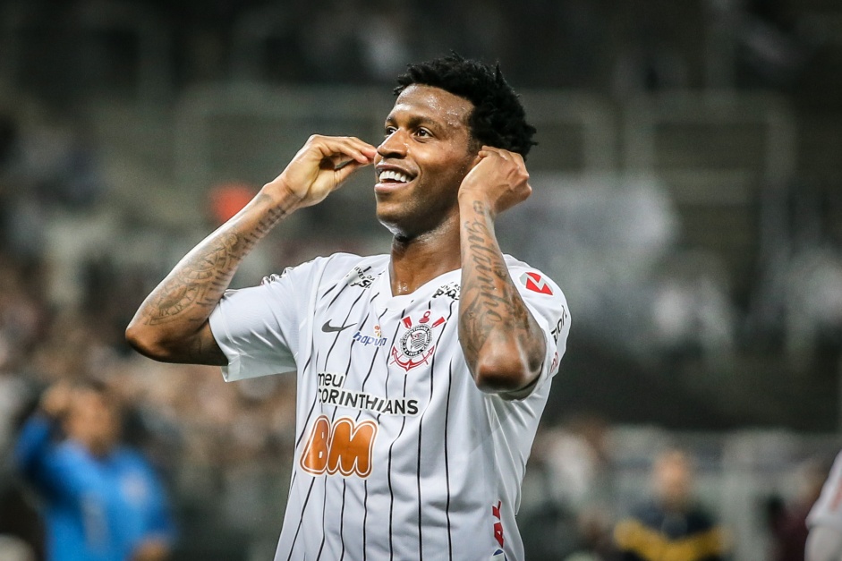 Gil feliz com seu gol contra o Athletico-PR, pelo Campeonato Brasileiro, na Arena Corinthians