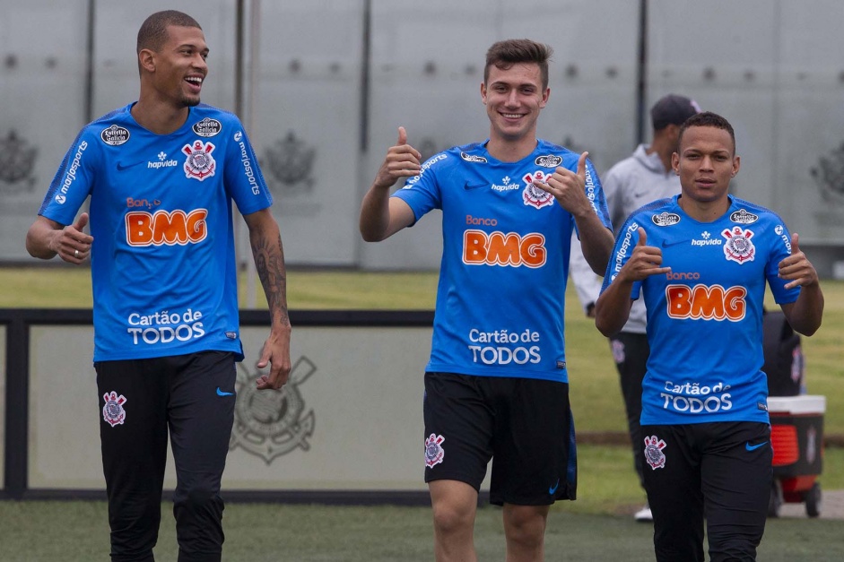 João Victor, Lucas Piton e Janderson no último treino antes de enfrentar o Athletico-PR, pelo Brasil