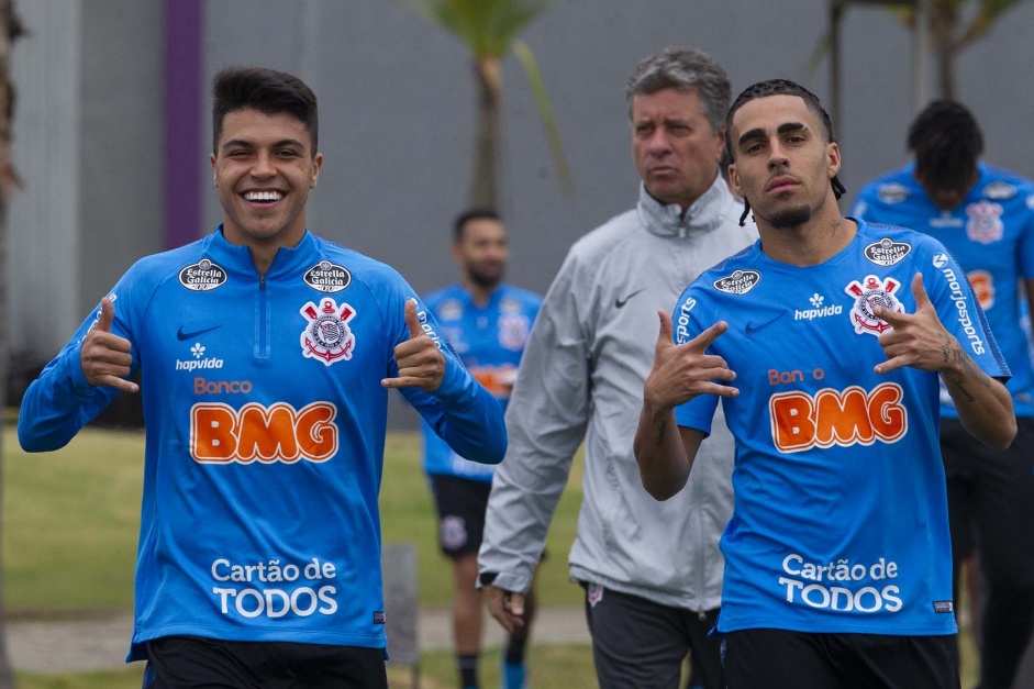 Roni e Gabriel no ltimo treino antes de enfrentar o Athletico-PR, pelo Brasileiro