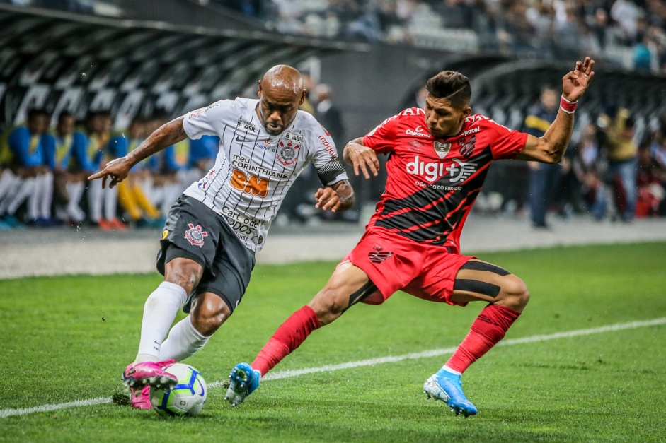 Vagner Love no duelo contra o Athletico-PR, pelo Brasileirão, na Arena Corinthians