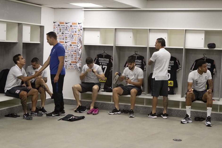 Jogadores do Corinthians no vestirio do Morumbi para jogo contra o So Paulo, pelo Brasileiro