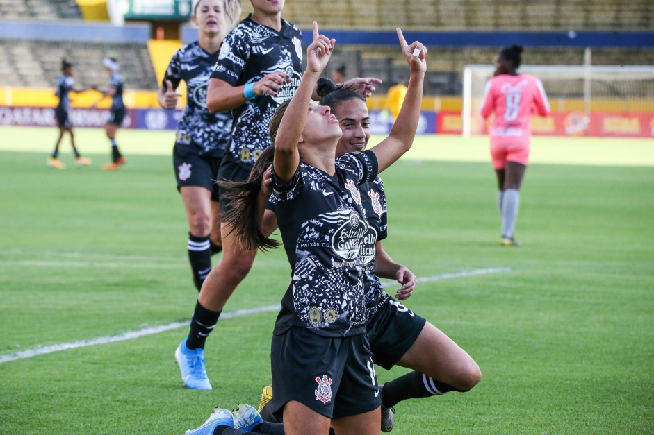 Millene comemora seu gol pela estreia da Libertadores Feminina 2019