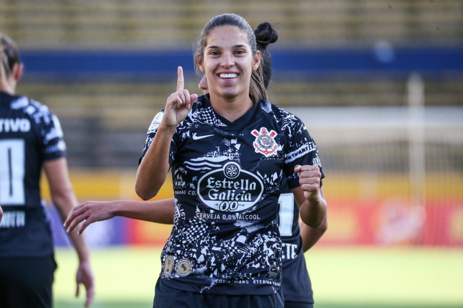Millene comemora seu tento contra Club aas, na estreia da Libertadores Feminina