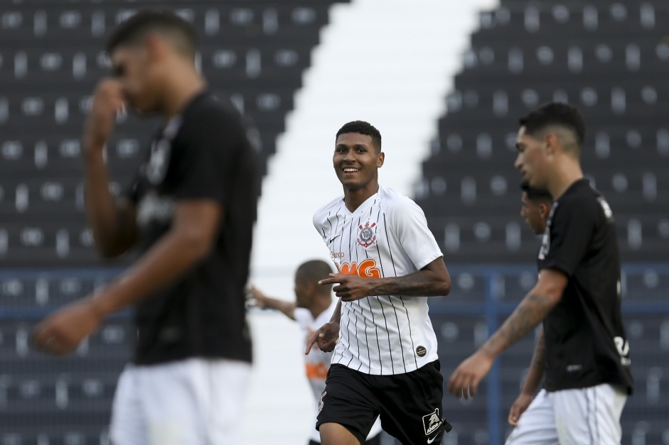 Antony durante o jogo contra o Botafogo, pelo Brasileiro Sub-20