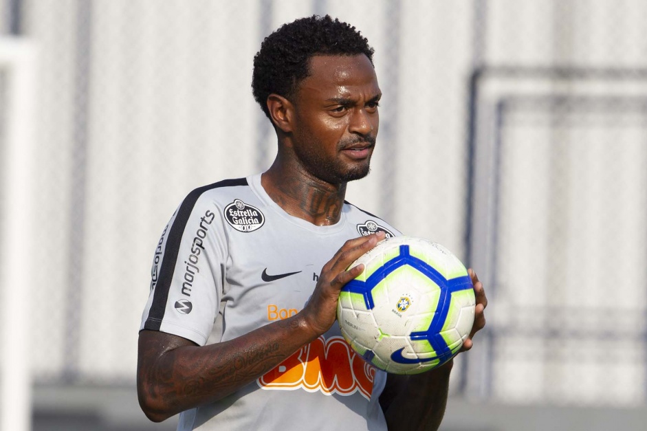 Renê terminou sua passagem pelo Corinthians treinando separado