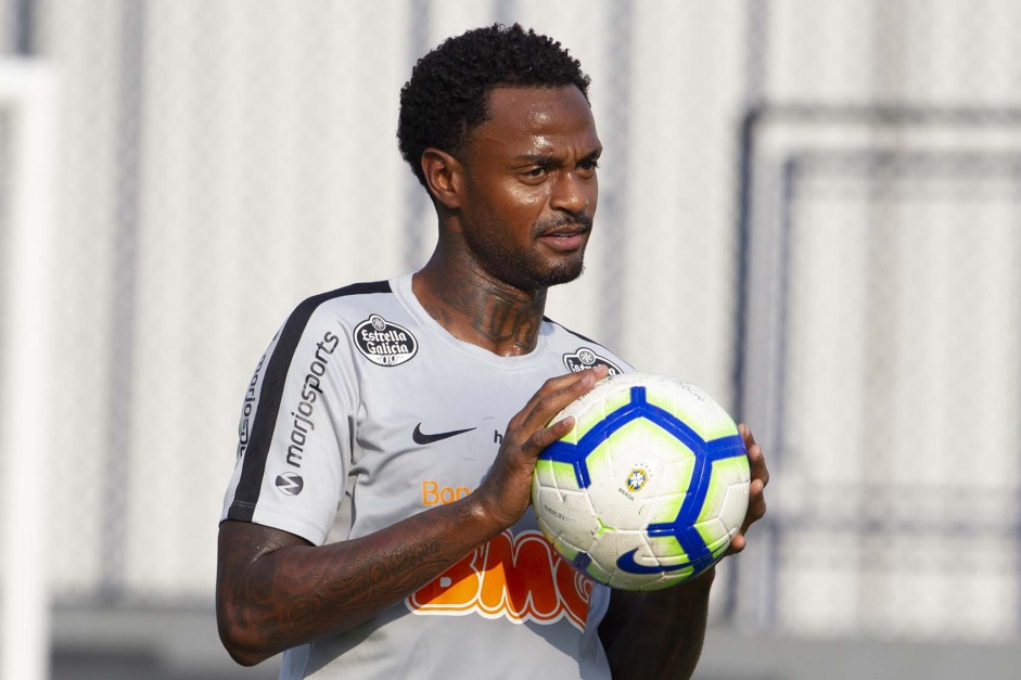 Voltante Ren Jr. durante o treino de hoje no CT Joaquim Grava