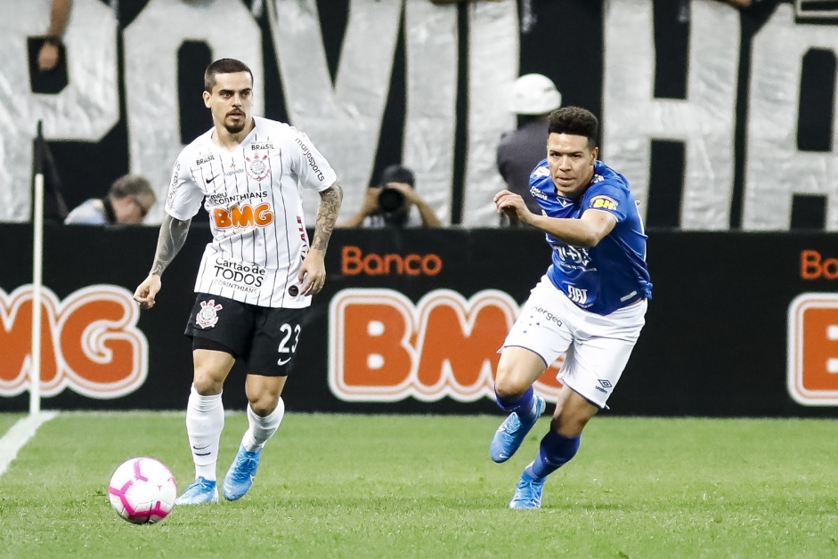 Lateral Fagner durante jogo contra o Cruzeiro, pelo Campeonato Brasileiro, na Arena Corinthians