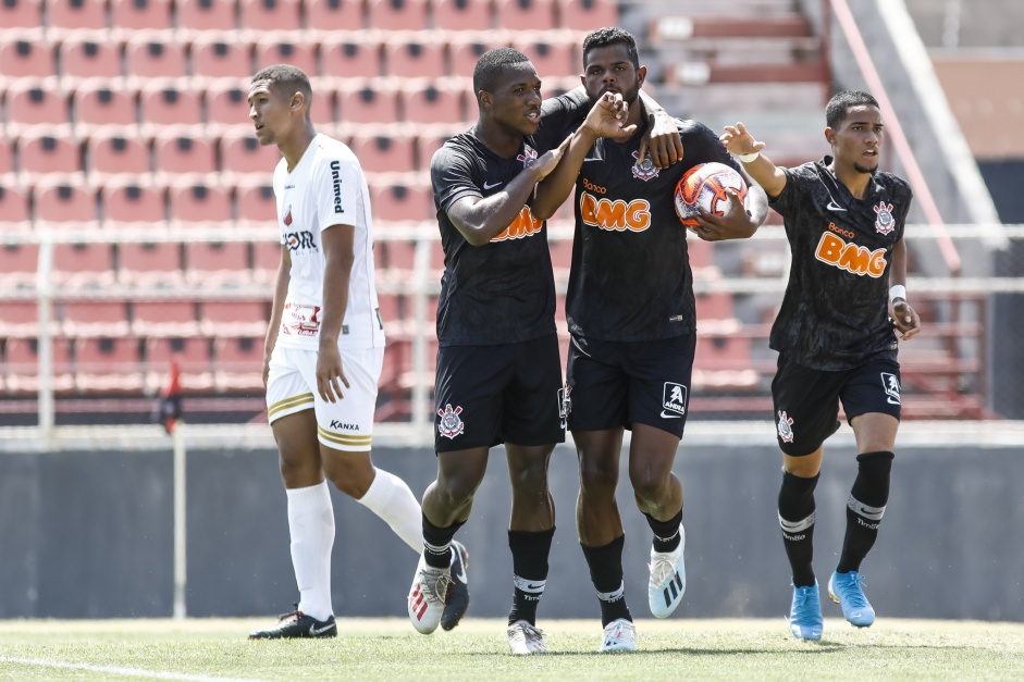 Nathan comemora seu gol contra o Ituano, pelo Paulista Sub-20