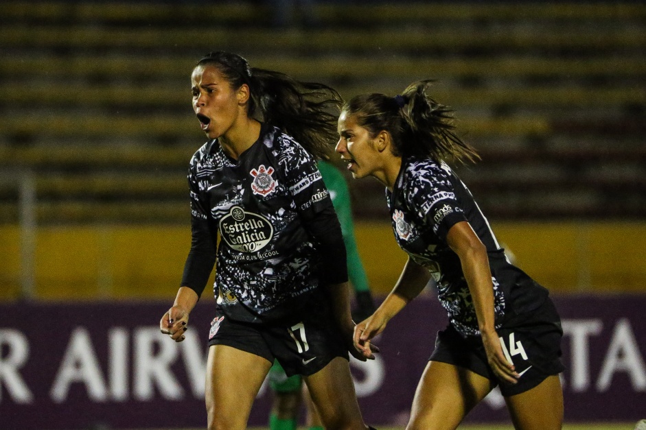 Victria e Millene durante jogo contra o Libertad/Limpeo pela Libertadores Feminina 2019