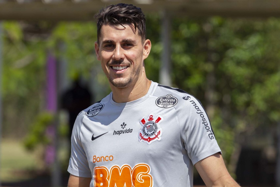Avelar dividiu a responsabilidade pela falta de gols do Corinthians
