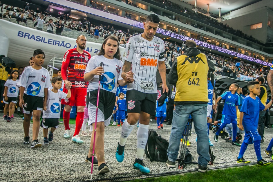 Ralf entra em campo para jogo contra o Cruzeiro, pelo Brasileiro, na Arena Corinthians